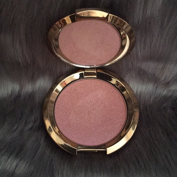 Becca Light Chaser Highlighter in Amethyst - Picture 3 of 7